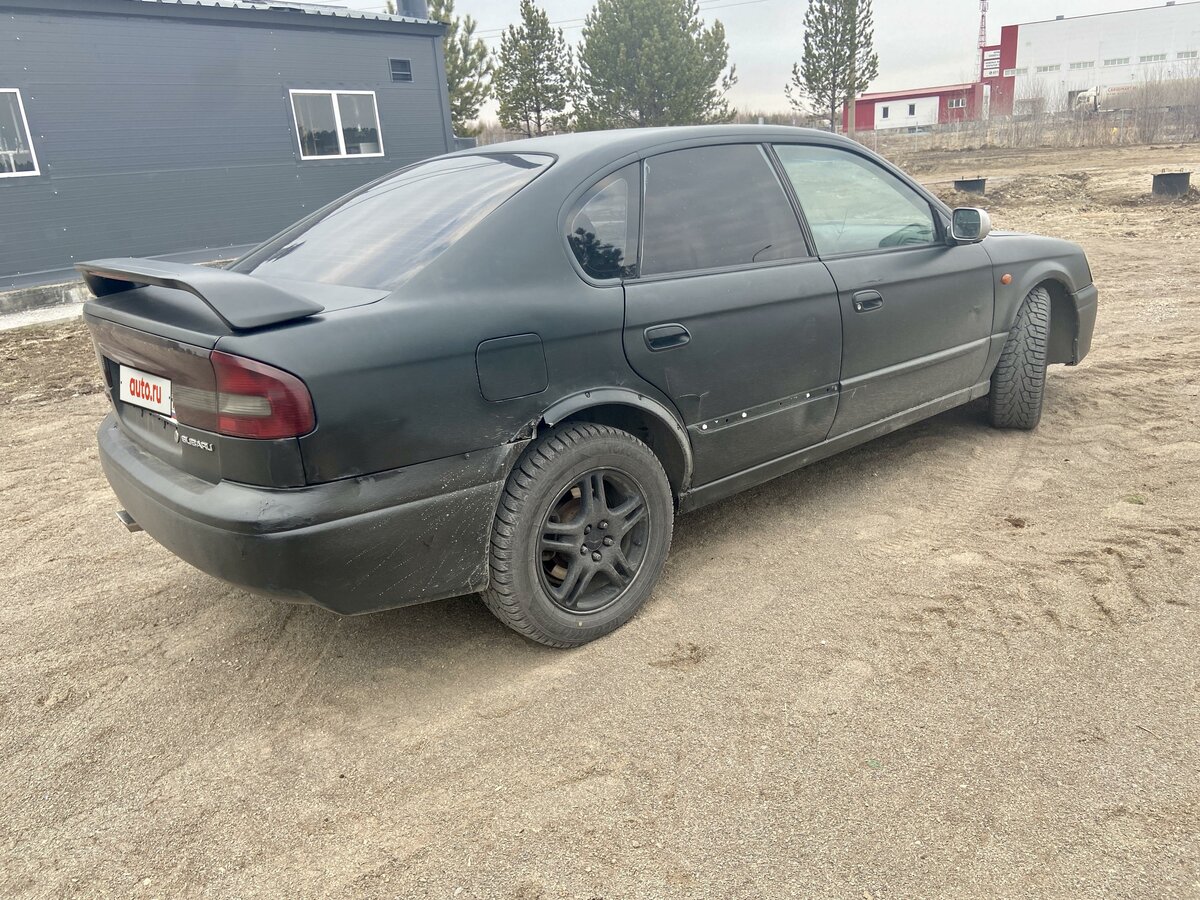 Зеленый субару легаси