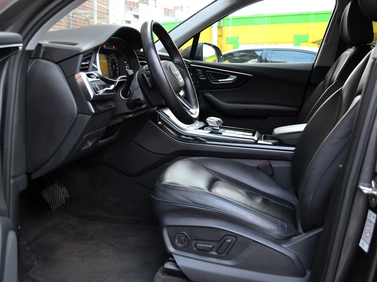 AUDI Q7 - фото 7