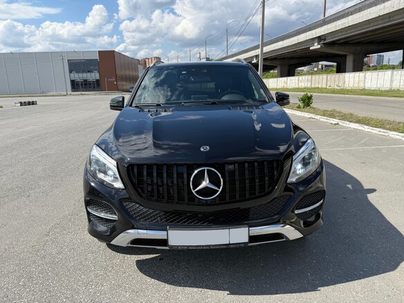 2016 Mercedes-Benz GLE 500 I (W166), чёрный, 3850000 рублей - вид 1