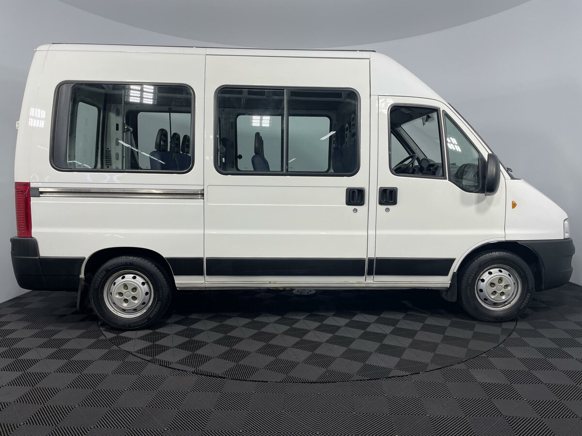 Белый fiat ducato