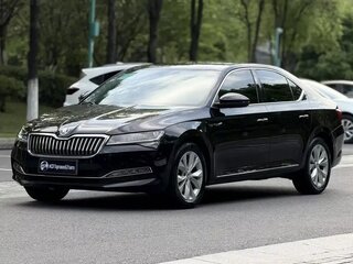 2021 Skoda Superb III Рестайлинг, чёрный, 2200000 рублей, вид 1