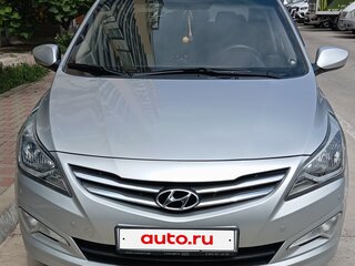 2015 Hyundai Solaris I Рестайлинг, серебристый, 990000 рублей, вид 1