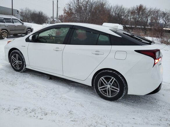 2019 Toyota Prius PHV ZVW52 Prime IV (XW50), белый, 1900000 рублей - вид 1