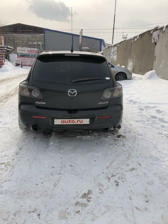 Мазда аксела черная