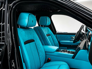 2025 Rolls-Royce Cullinan Black Badge I Рестайлинг (Series II), чёрный, 69100000 рублей, вид 4