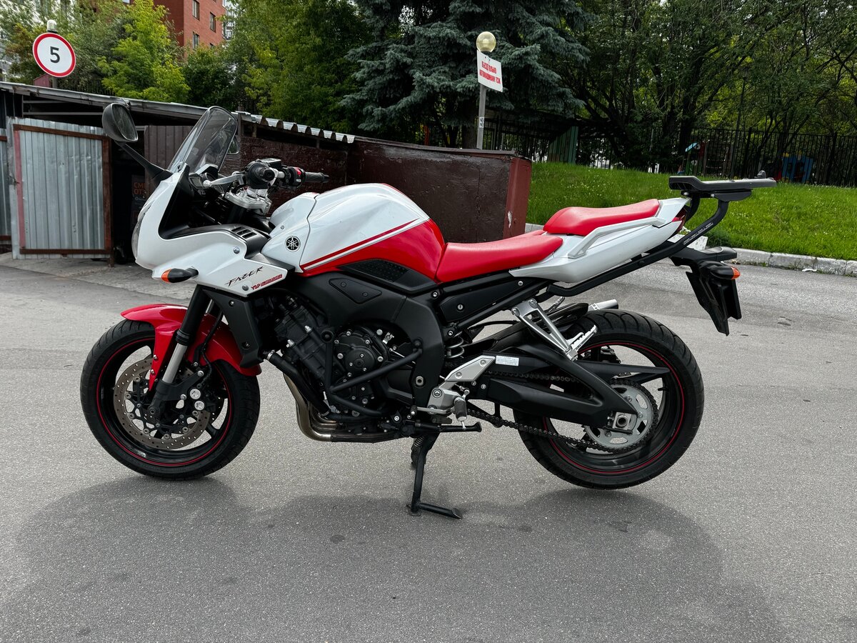 Yamaha FZ1 naked bike 2009 ID 1123872967