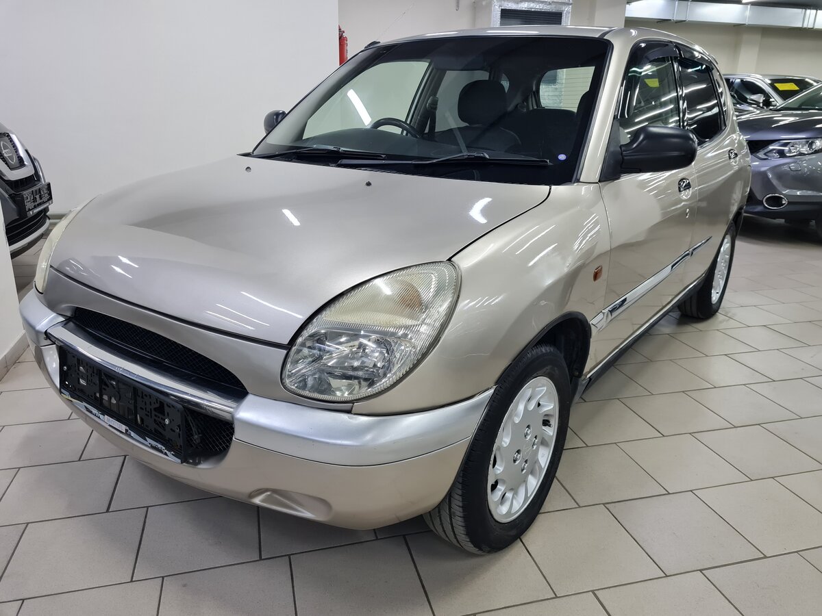 Daihatsu storia 1998