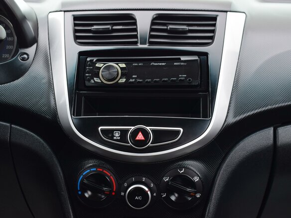 2013 Hyundai Solaris I, серебристый - вид 12