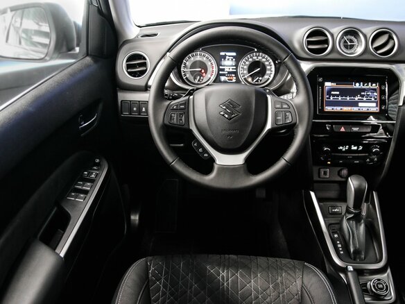 2020 Suzuki Vitara II Рестайлинг, чёрный - вид 2