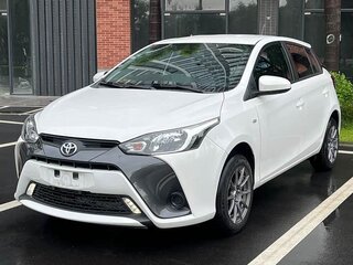 2022 Toyota Yaris IV, белый, 1149000 рублей, вид 1