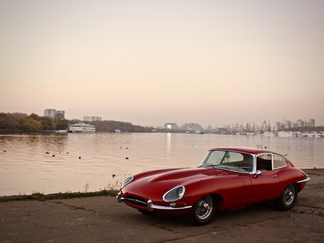  Jaguar E-type      16 500 000  -     -  