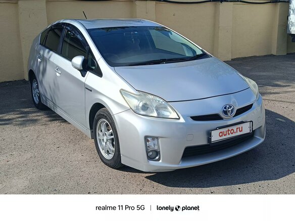 2011 Toyota Prius III (XW30), серебристый, 1150000 рублей - вид 2