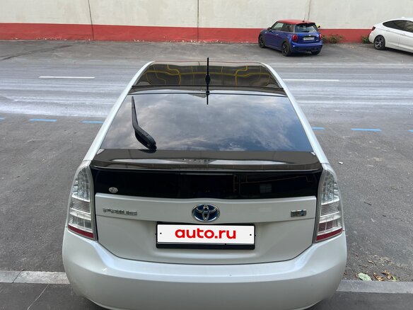2010 Toyota Prius III (XW30), белый, 845000 рублей - вид 4