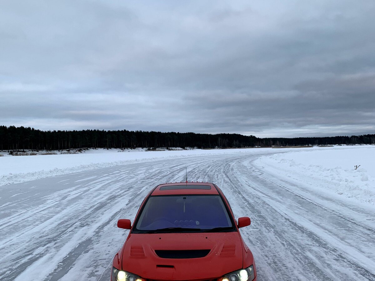 Mitsubishi Lancer Evolution 6 прыжок