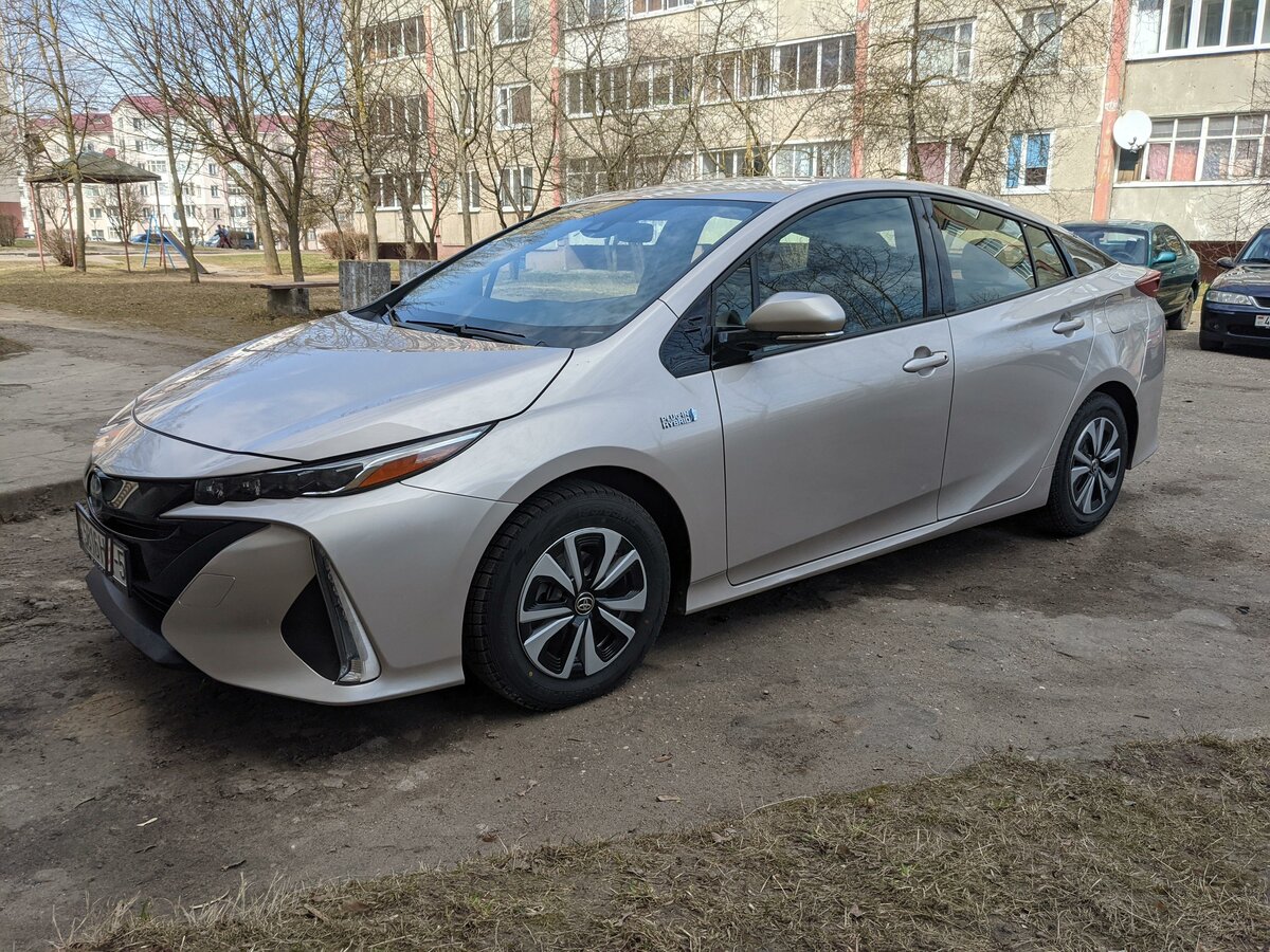 Toyota prius iv xw50