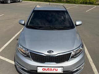 2016 Kia Rio III Рестайлинг, серебристый, 975000 рублей, вид 1