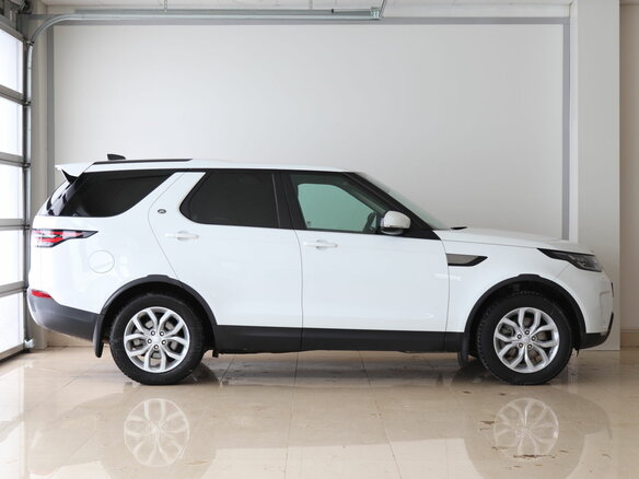 2018 Land Rover Discovery V, белый - вид 3