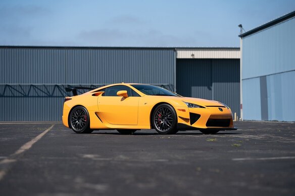 Купить б/у Lexus LFA 2010-2012 4.8 AMT (560 л.с.) бензин робот во ...