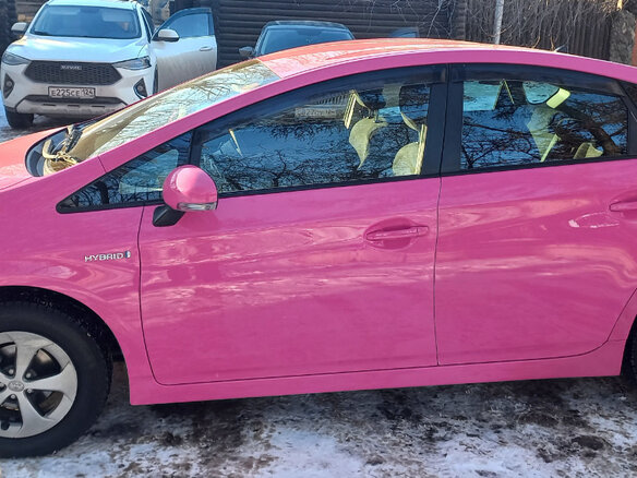 2014 Toyota Prius III Рестайлинг (XW30), розовый, 1250000 рублей - вид 13
