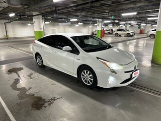 2017 Toyota Prius IV (XW50), белый, 1650000 рублей, вид 1