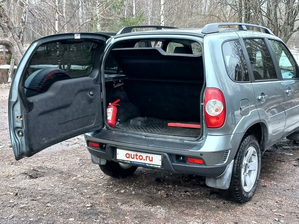 Купить б/у Chevrolet Niva I Рестайлинг 1.7 MT (80 л.с.) 4WD бензин ...