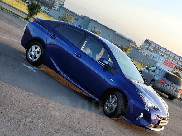 2016 Toyota Prius IV (XW50), синий, 1680000 рублей - вид 4