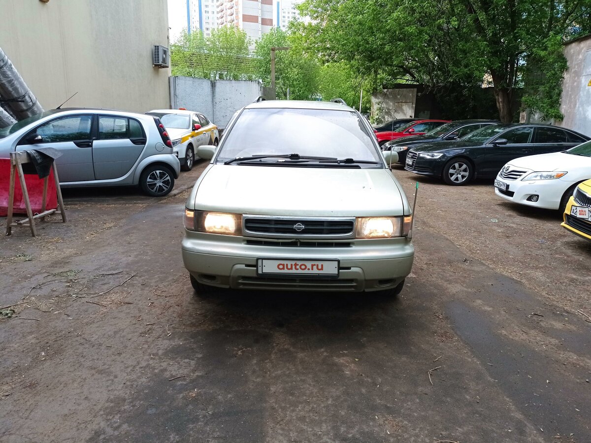 Nissan prairie m11