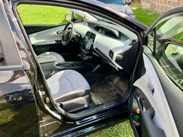 2021 Toyota Prius IV Рестайлинг (XW50), чёрный, 2100000 рублей - вид 8