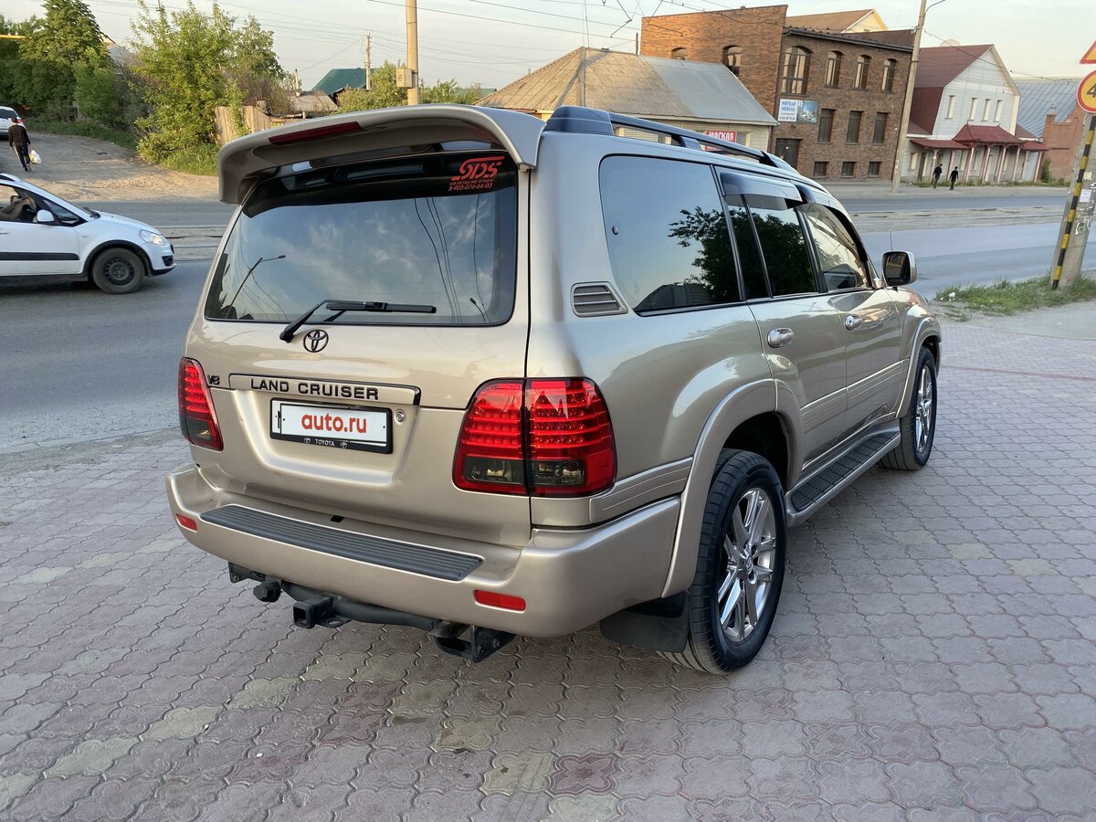 Toyota Land Cruiser золотистый