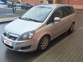 2011 Opel Zafira B Рестайлинг, серебристый, 380000 рублей, вид 1