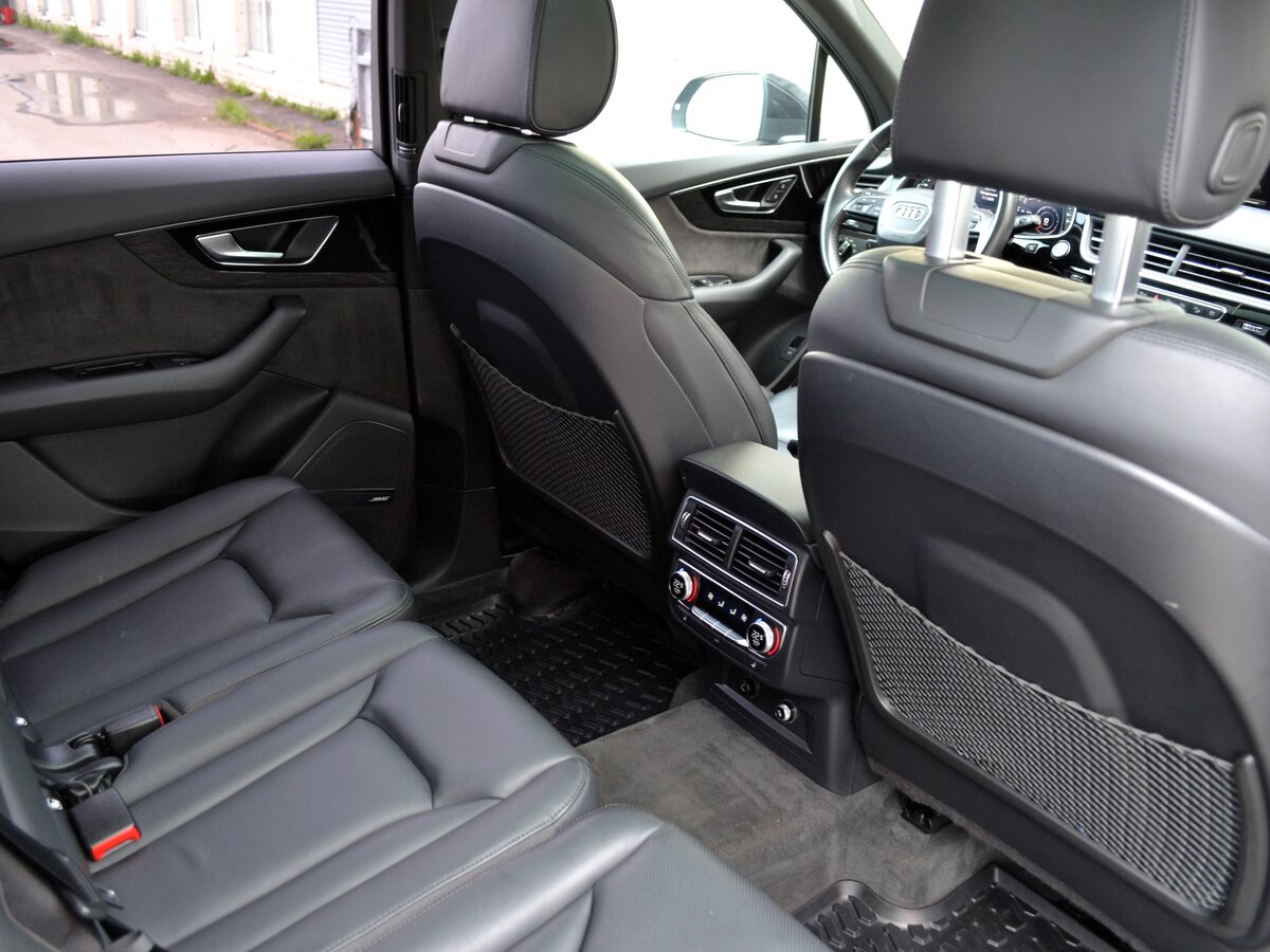 AUDI Q7 - фото 13