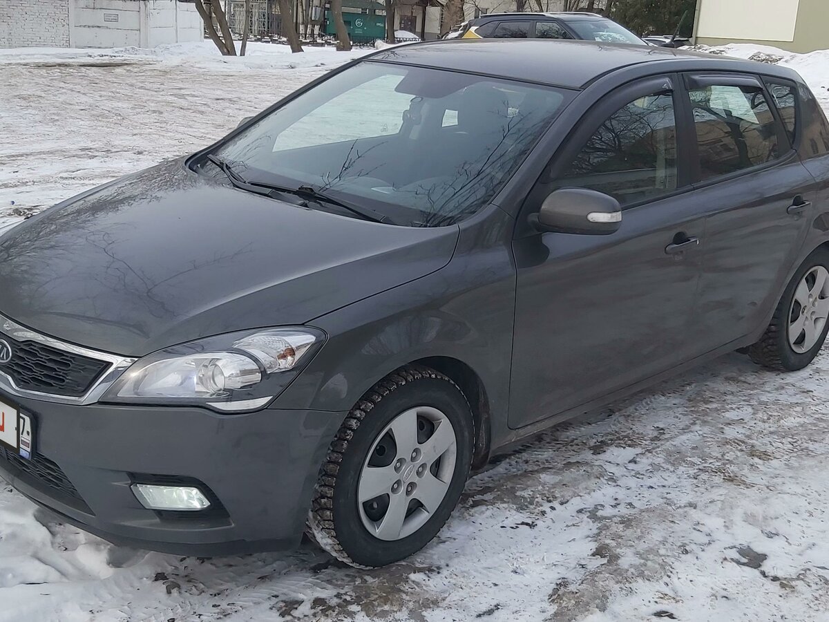 Купить б/у Kia Ceed I Рестайлинг 1.4 MT (109 л.с.) бензин