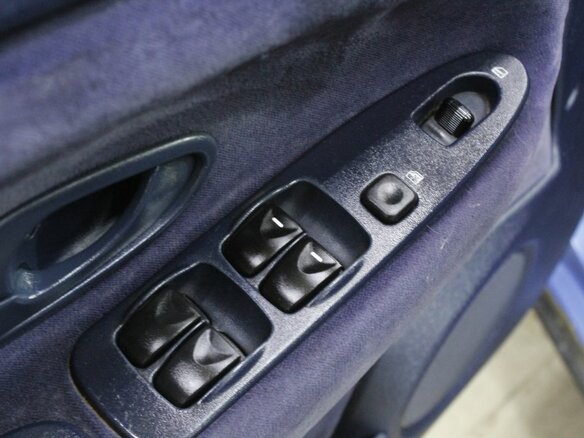 1999 Mitsubishi Carisma I, синий - вид 14