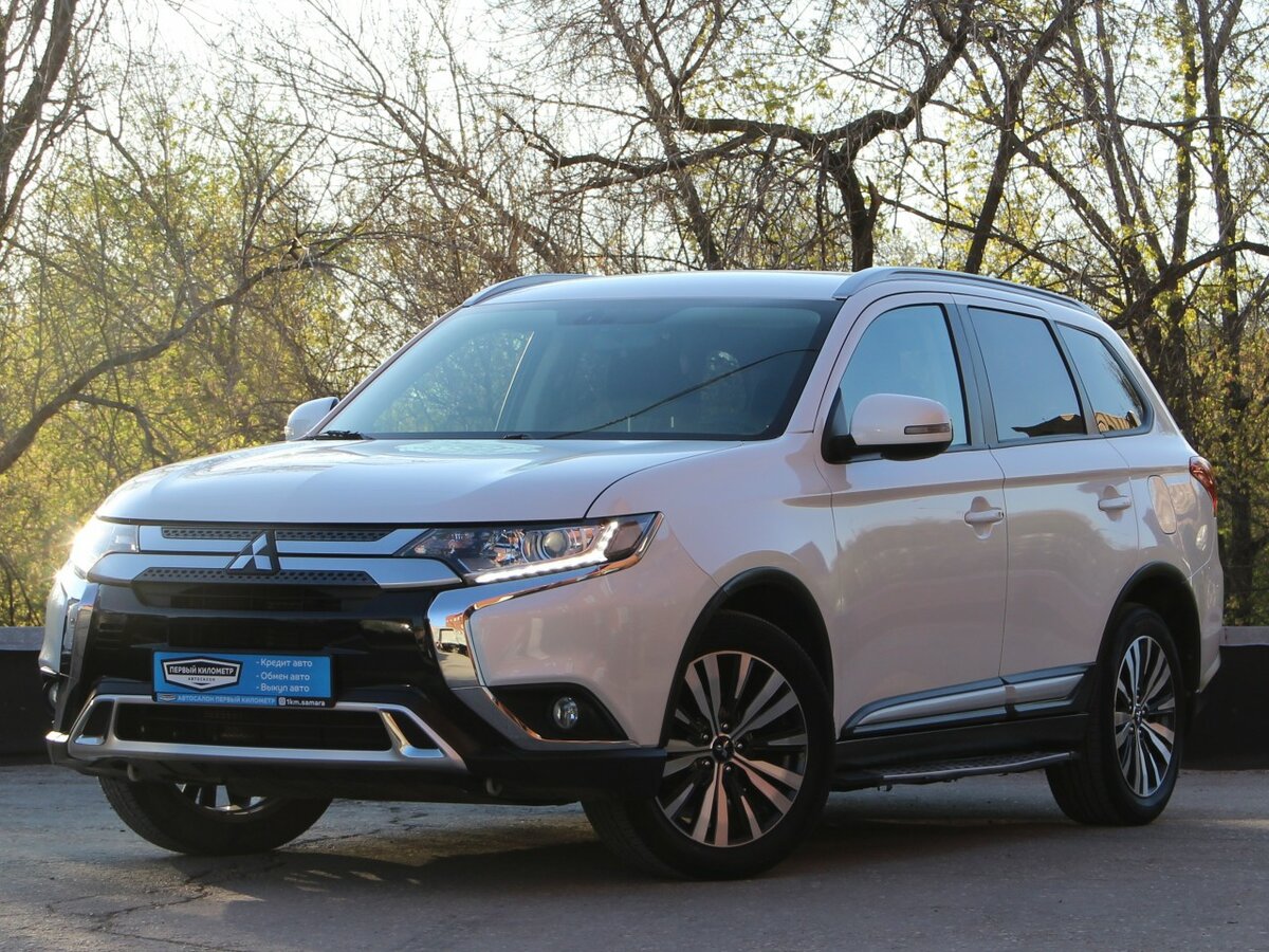 novyi-Mitsubishi Outlander 2019-foto (1)
