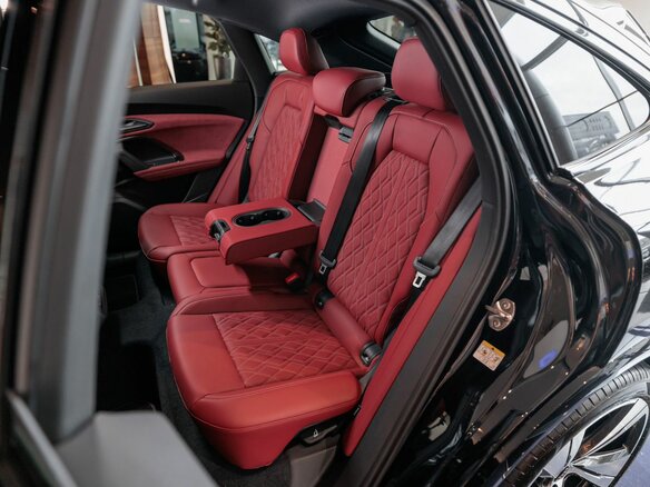 2025 Audi SQ5 Sportback II, чёрный, 14450000 рублей - вид 26