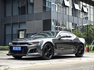 2017 Chevrolet Camaro VI, серебристый, 2520690 рублей, вид 1