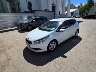 2012 Kia Ceed II, белый, 700000 рублей, вид 1