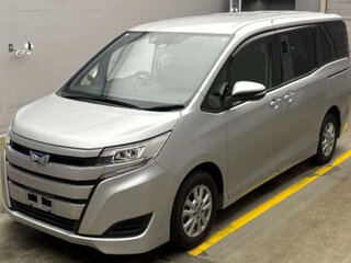 2021 Toyota Noah III (R80) Рестайлинг, серебристый, 2000000 рублей, вид 1
