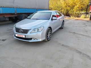 2012 Toyota Camry VII (XV50), серебристый, 1650000 рублей, вид 1