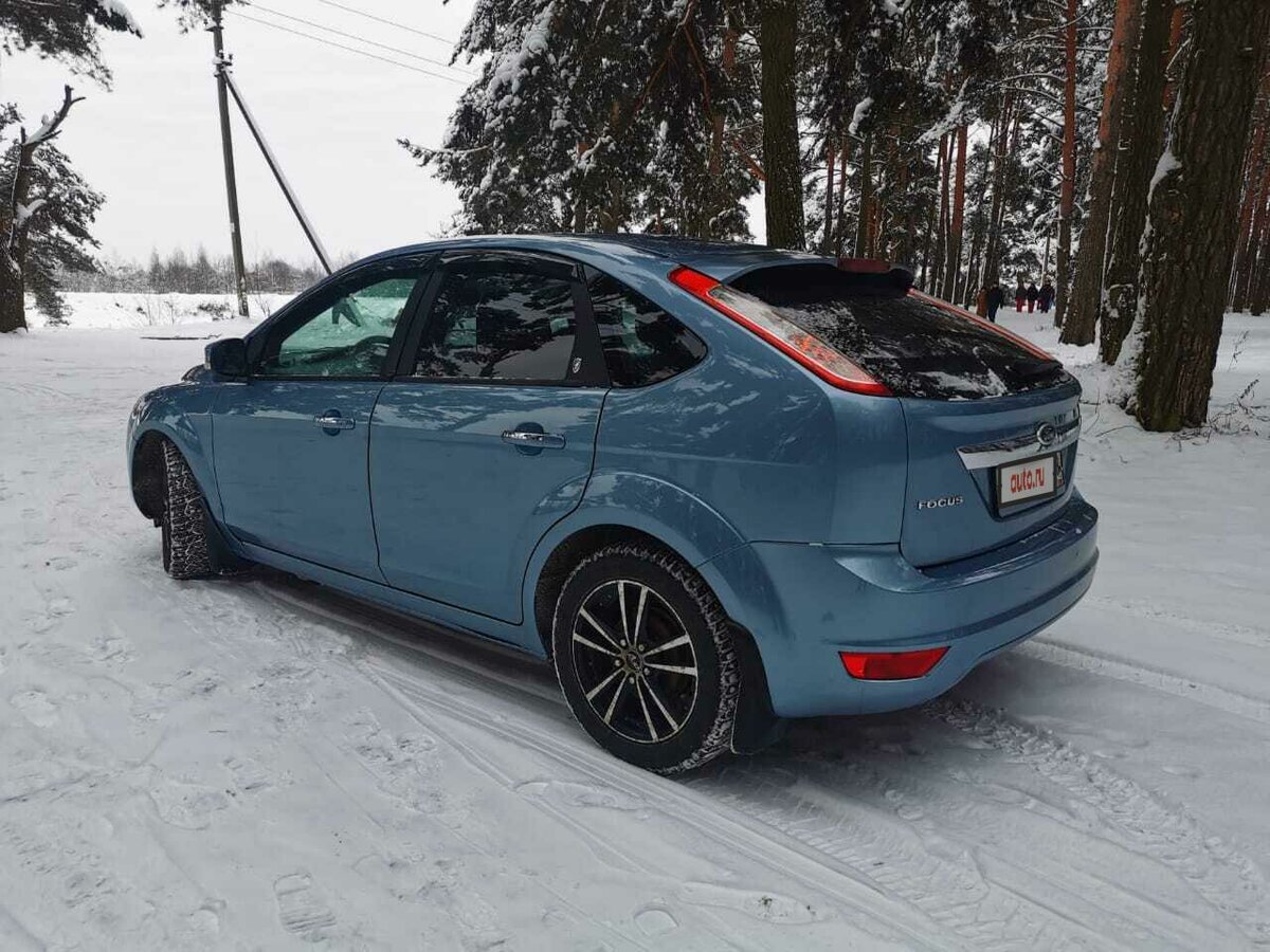 Голубой ford focus