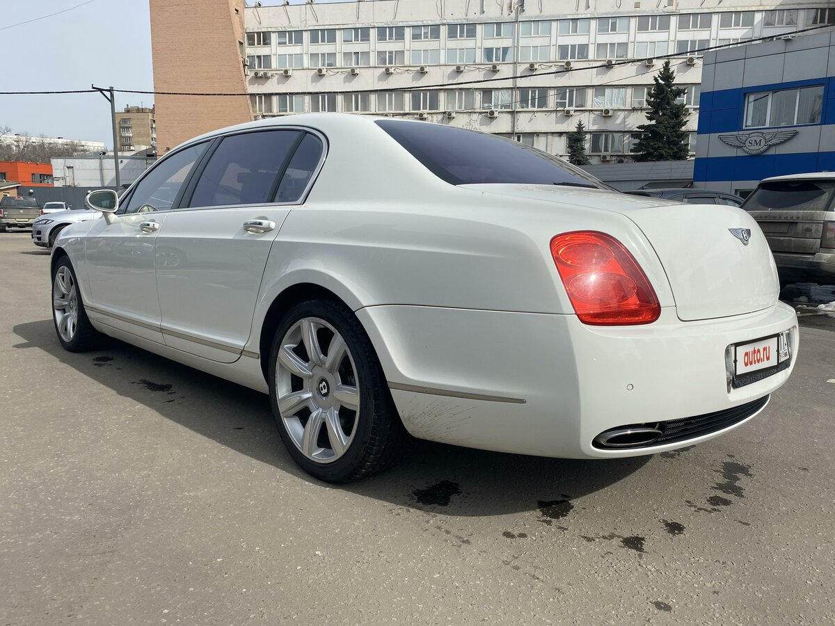 Бентли белый седан