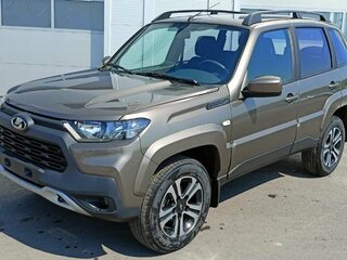 2025 Lada (ВАЗ) Niva I Рестайлинг (Travel), коричневый, 1354000 рублей, вид 1