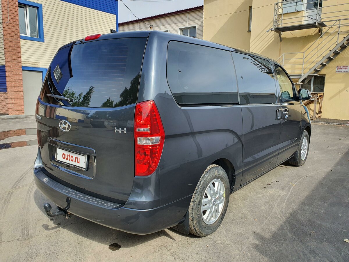 Купить б/у Hyundai H1 II Рестайлинг 2 2.5d AT (170 л.с