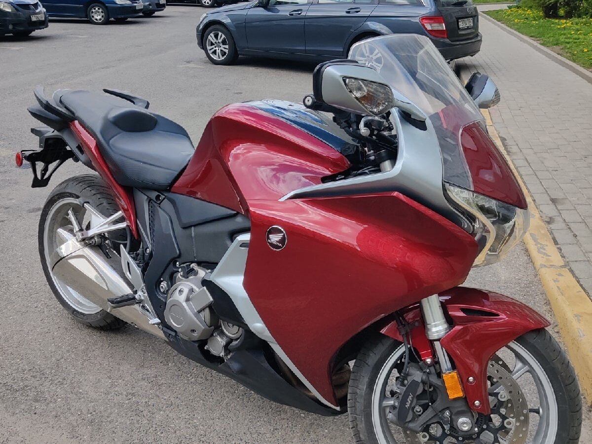 Honda VFR 1200 розовый