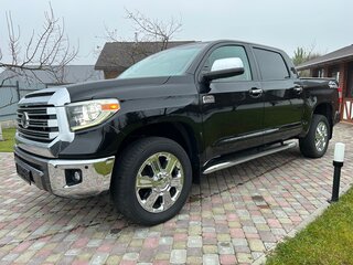 2020 Toyota Tundra CrewMax II Рестайлинг, чёрный, 6550000 рублей, вид 1