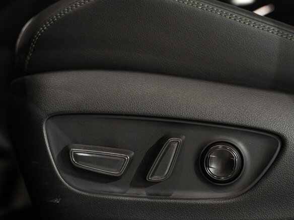 2025 Toyota RAV4 V (XA50), чёрный - вид 34