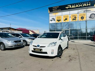 2010 Toyota Prius III (XW30), белый, 1329000 рублей, вид 1