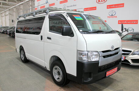 toyota hiace van 2015