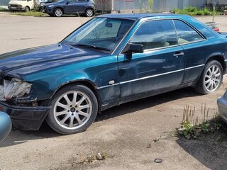 1995 Mercedes-Benz E-Класс 200 I (W124), зелёный, 300000 рублей, вид 1