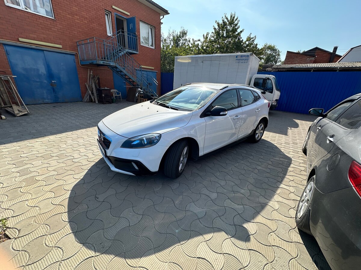 Купить б/у Volvo V40 Cross Country I 1.6d AMT (115 л.с.) дизель робот в ...